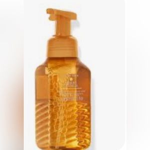 Bath & Body Works Gentle Foaming Hand Soap. Merry Cookie.